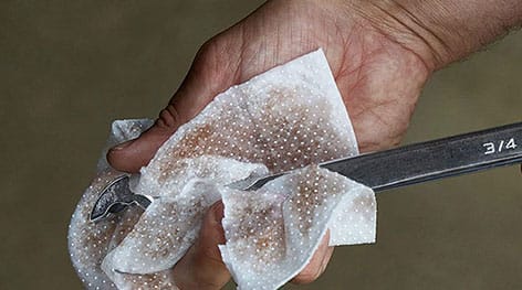Heavy duty industrial wet wipes cleaning grease and oil off hands