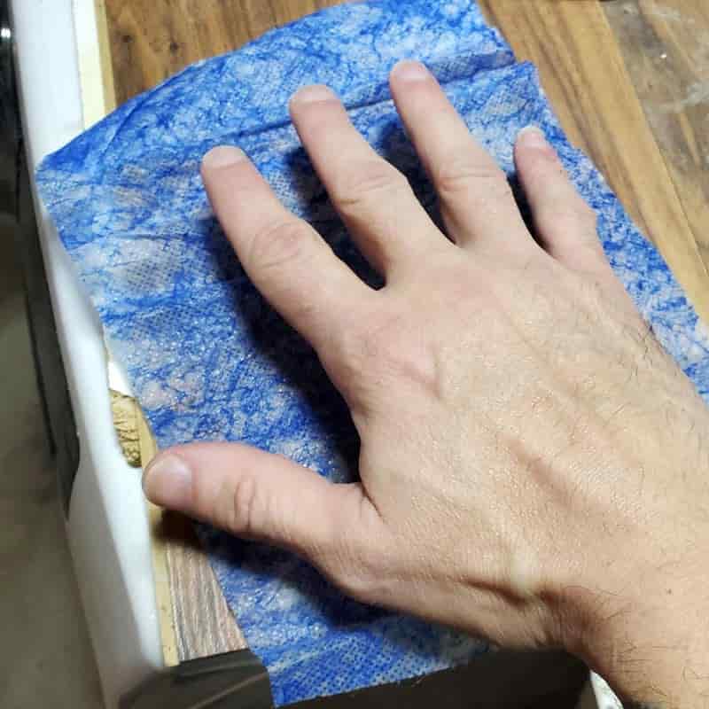 Using SYWIPE dual-textured heavy duty wipes for hand cleaning and greasy surface wiping