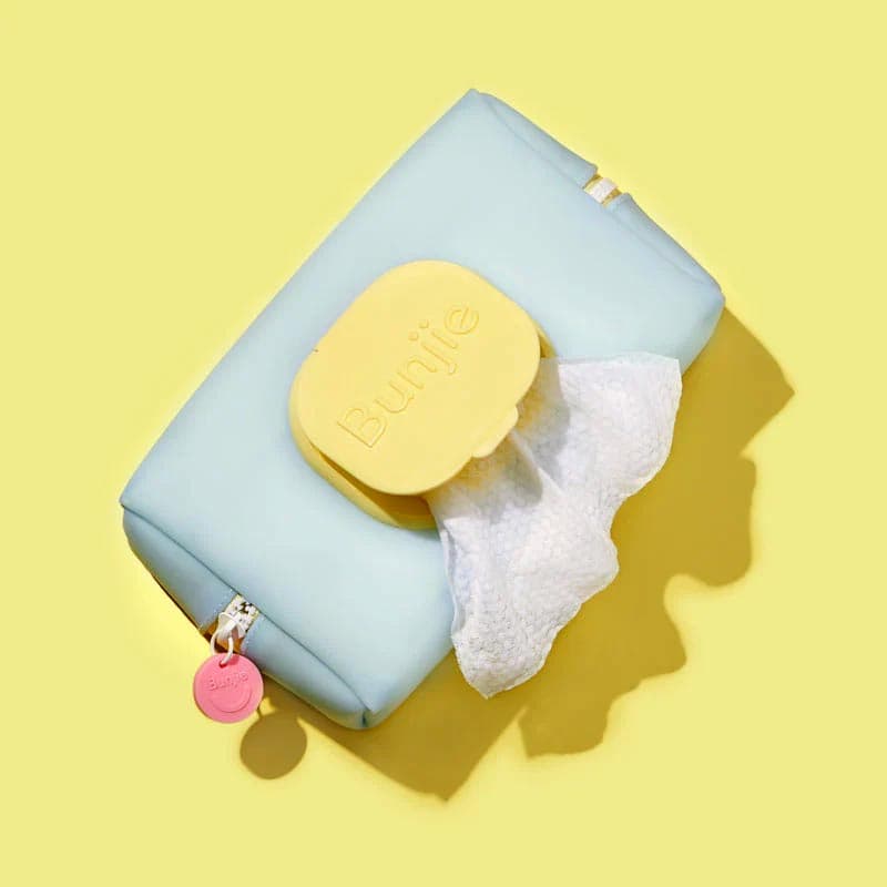 Portable private label silicone travel wipe dispenser case with custom plastic flip-top lid