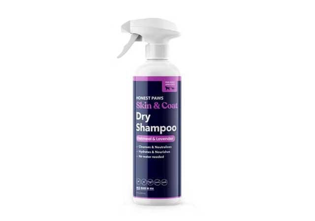 A private label pet dry shampoo spray bottle, providing a convenient rinse-free formulation for quick cleaning and refreshing pet fur.