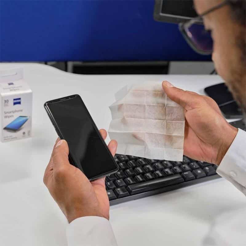 Streak-free electronic screen wipes removing fingerprints and dust