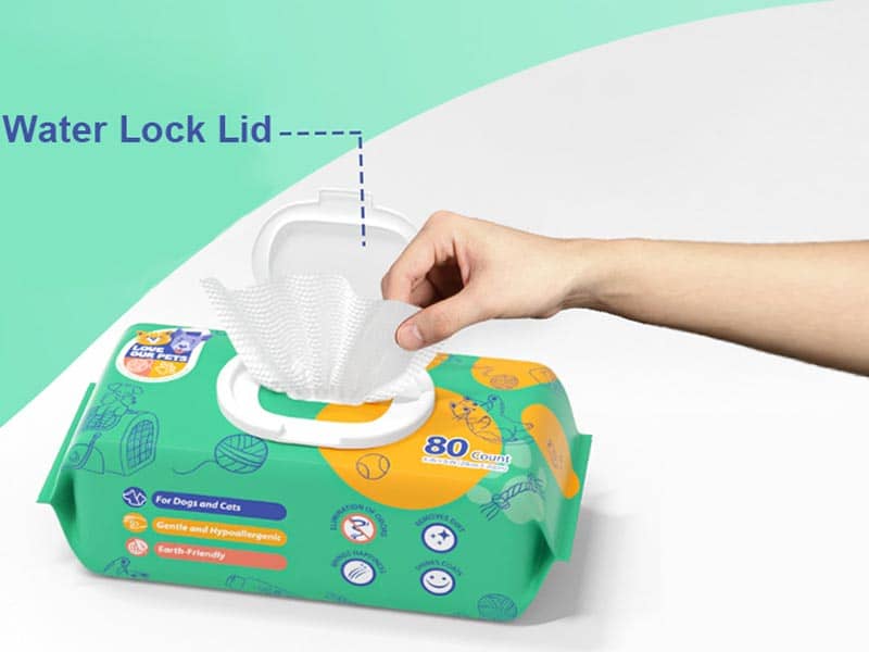 Hypoallergenic dog grooming wipes with water lock lid in green pack pulled by hand from OEM factory.